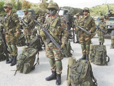 Ελληνας στρατιωτικός έστελνε δέματα με οπλισμό στις ΗΠΑ