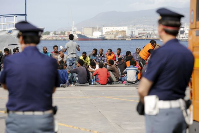 Μετεγκατάσταση 40.000 προσφύγων από Ελλάδα – Ιταλία προτείνει η ΕΕ
