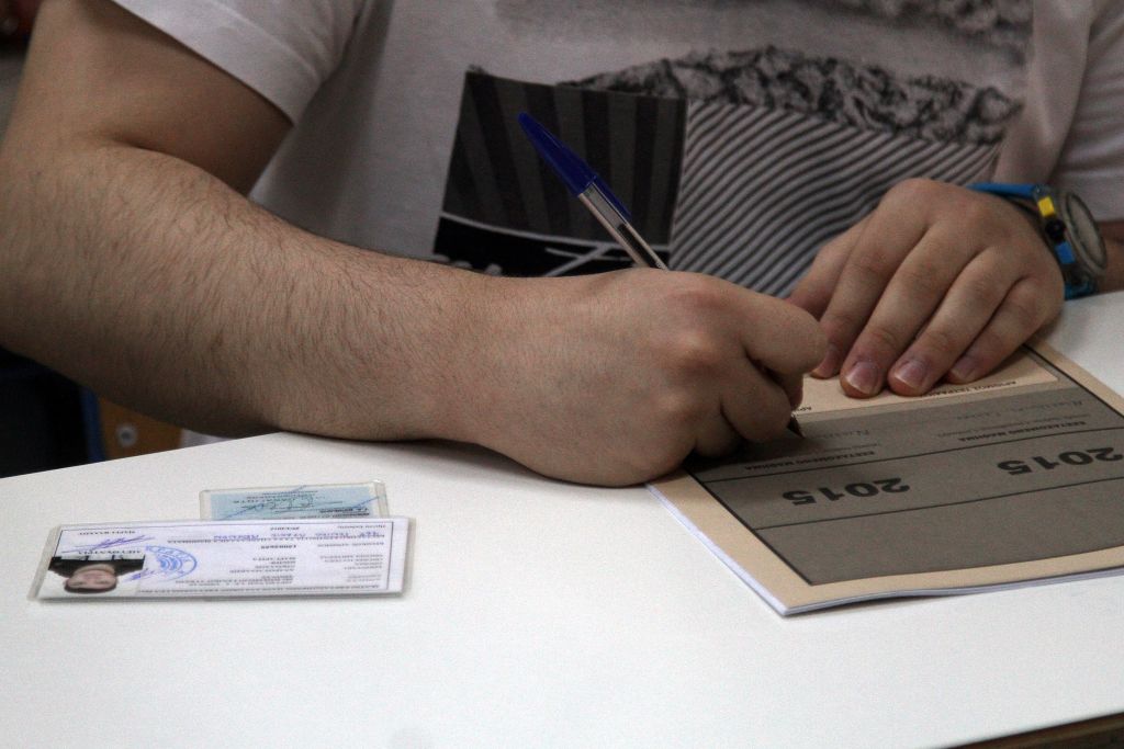 Πλαστά απολυτήρια Λυκείου: «Ξεπλένουν» επίορκους δημόσιους υπαλλήλους με… εξετάσεις