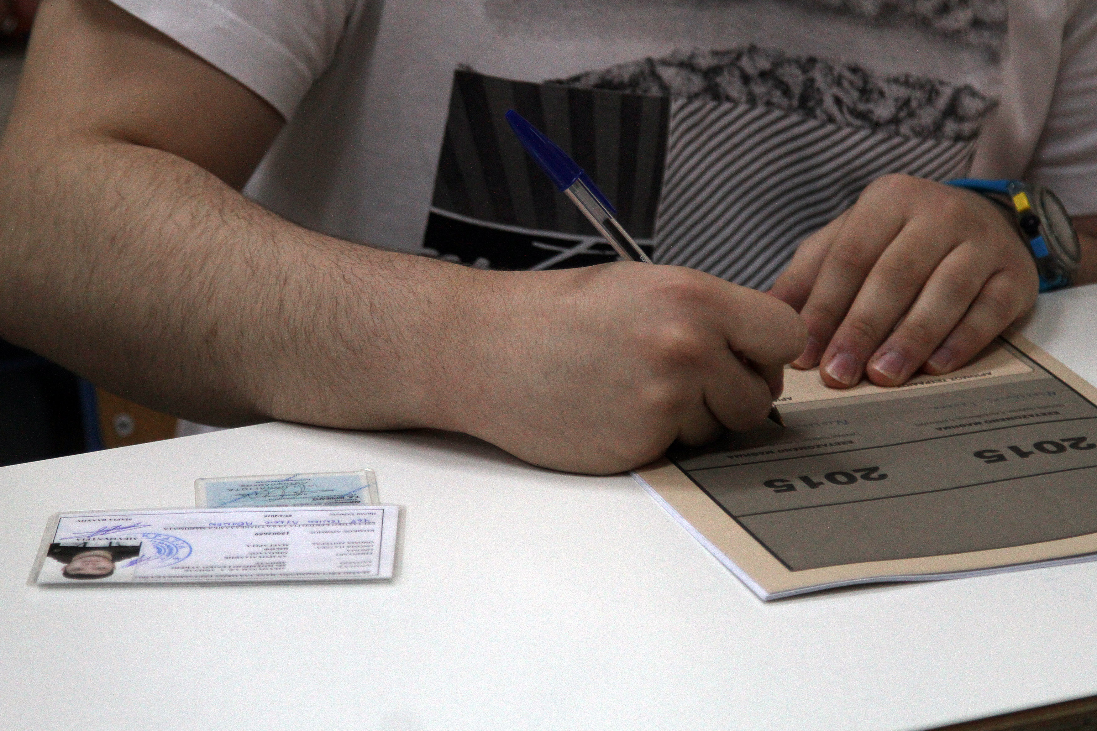 Πλαστά απολυτήρια Λυκείου: «Ξεπλένουν» επίορκους δημόσιους υπαλλήλους με… εξετάσεις