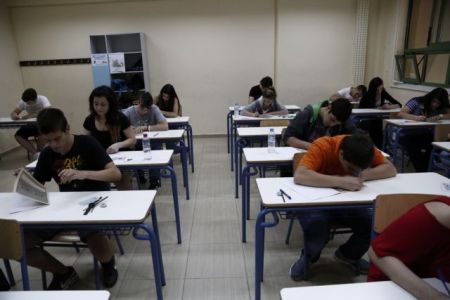 Τροπολογία για μαθητές που δίνουν πανελλαδικές σε άλλο λύκειο
