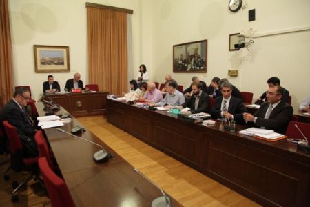 Βουλή: Μόνο την Μέρκελ δεν πρότειναν στην εξεταστική επιτροπή για τα μνημόνια να κληθεί ως μάρτυρας