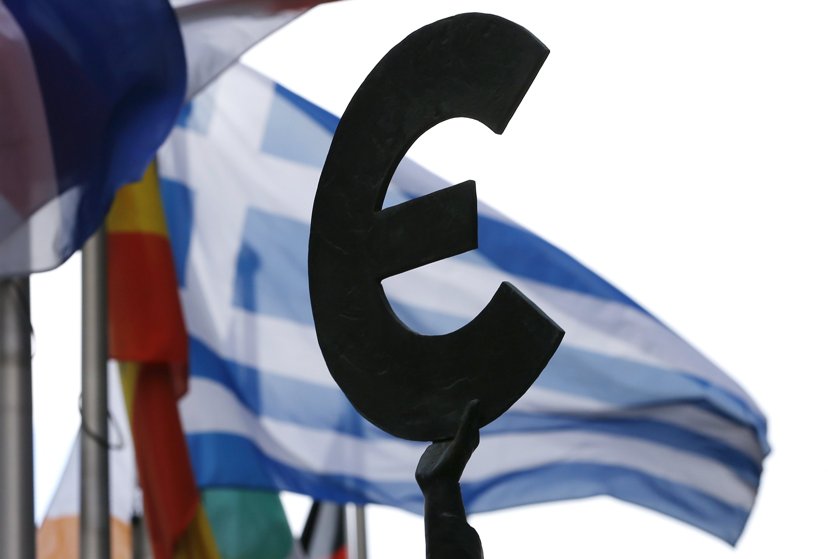 Economist: Πιθανότερο σενάριο η επίτευξη συμφωνίας Ελλάδας-εταίρων