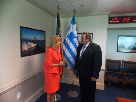 Τρομοκρατία και μετανάστευση στη συνάντηση Καμμένου-Γουόρμουθ