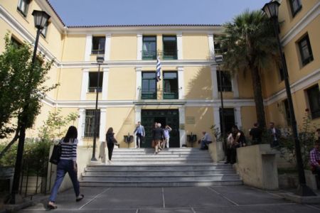 Εκκένωση κτιρίων στα δικαστήρια ύστερα από τηλεφώνημα για βόμβα
