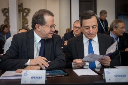 Κονστάνσιο: Η ΕΚΤ ενεργεί ώστε να μην υπάρξει Grexit