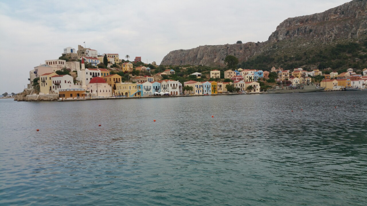 Σκληρό παζάρι για το ΦΠΑ για να βρεθεί 1 δισ. ευρώ