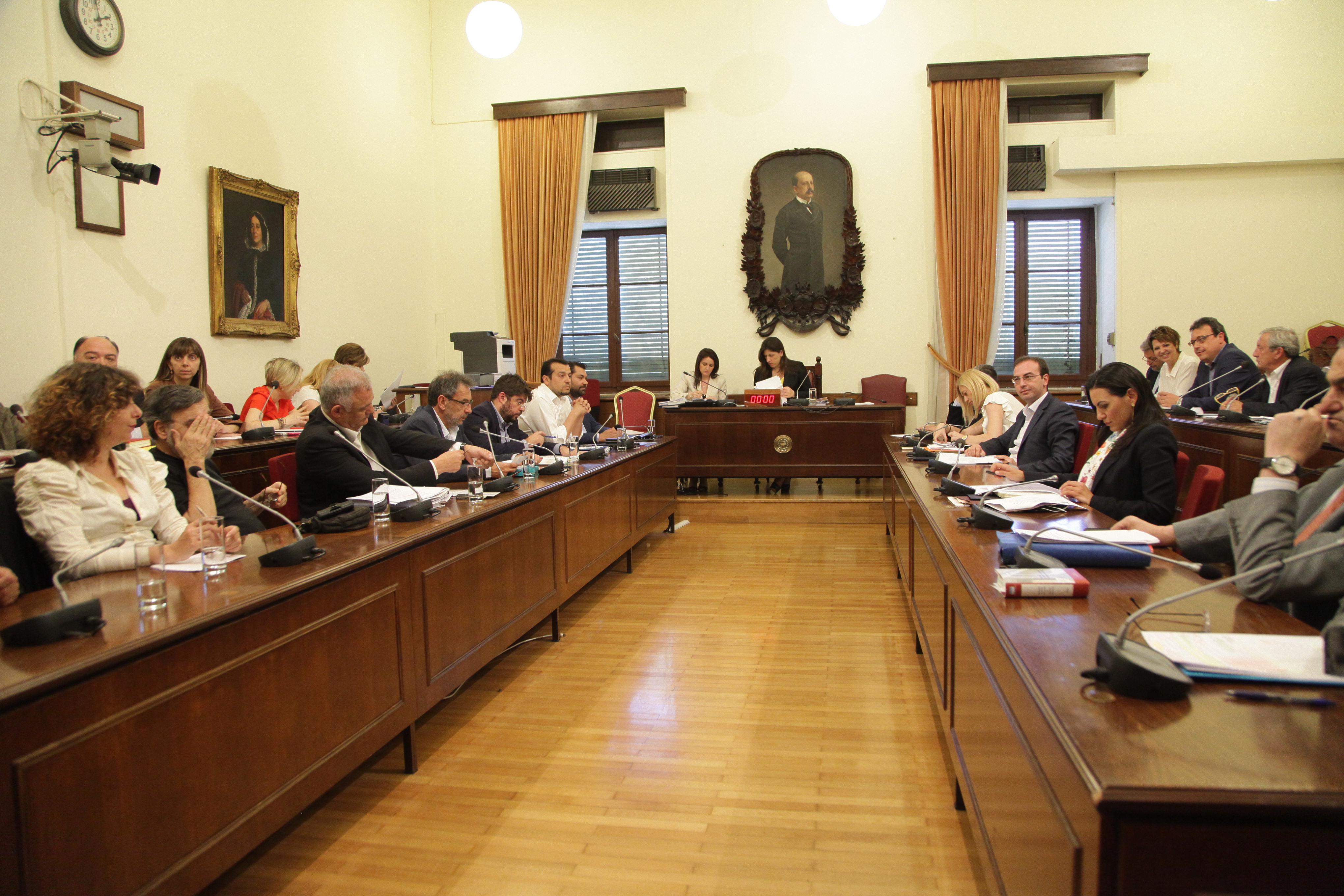 Βουλή: Αιχμές Μητρόπουλου κατά Κωνσταντοπούλου για «βασανιστικές διαδικασίες»