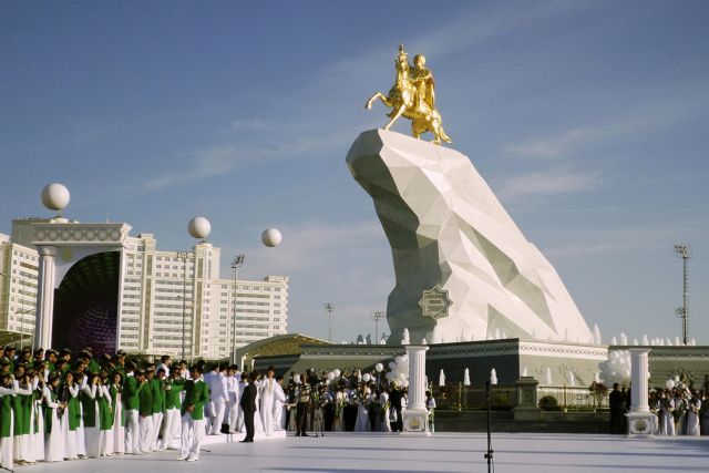 Ο επίχρυσος δικτάτορας του Τουρκμενιστάν