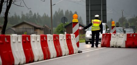 Συμπλοκή με «μαχαίρια και πυροβολισμούς» στην Κολωνία, ένας τραυματίας