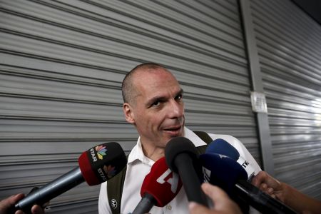 Αρθρο Βαρουφάκη: Πρόσκληση στη Μέρκελ να επισκεφθεί την Ελλάδα