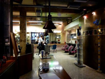 Μαχαίρωσε ιδιοκτήτη κομμωτηρίου για να τον ληστέψει