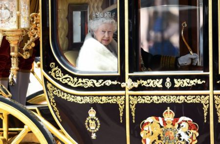 O λόγος της βασίλισσας για μια πρωθυπουργό που δεν έχει πλειοψηφία