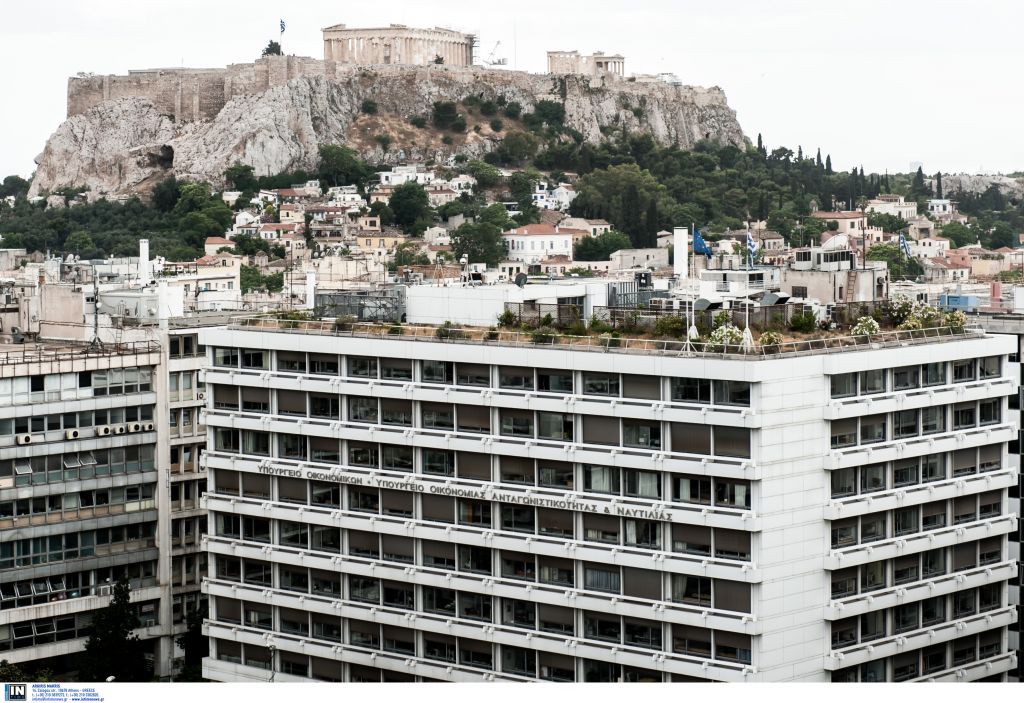 Προωθούνται έλεγχοι καταθέσεων σε βάθος 15ετίας