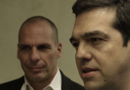 Βαρουφάκης σε Τσίπρα: «Είσαι εντελώς ηλίθιος που δέχθηκες πλεονάσματα 3,5%;»