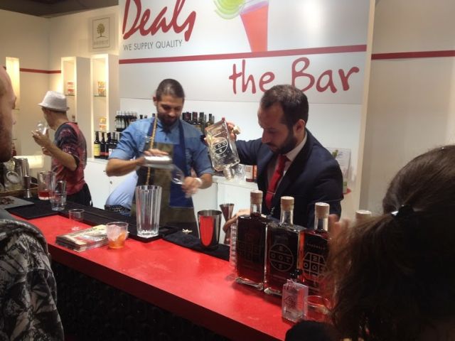 Δύο αδέλφια θέλουν να κάνουν ξανά «μόδα» τα λικέρ