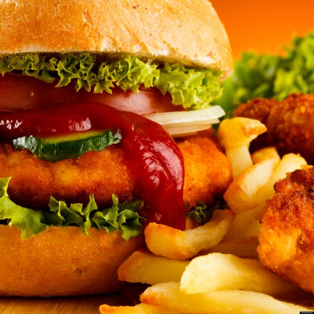 Το fast food «εξολοθρεύει» τη χλωρίδα του εντέρου