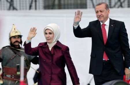 Η Εμινέ, η Περιστέρα και η Σίσσυ