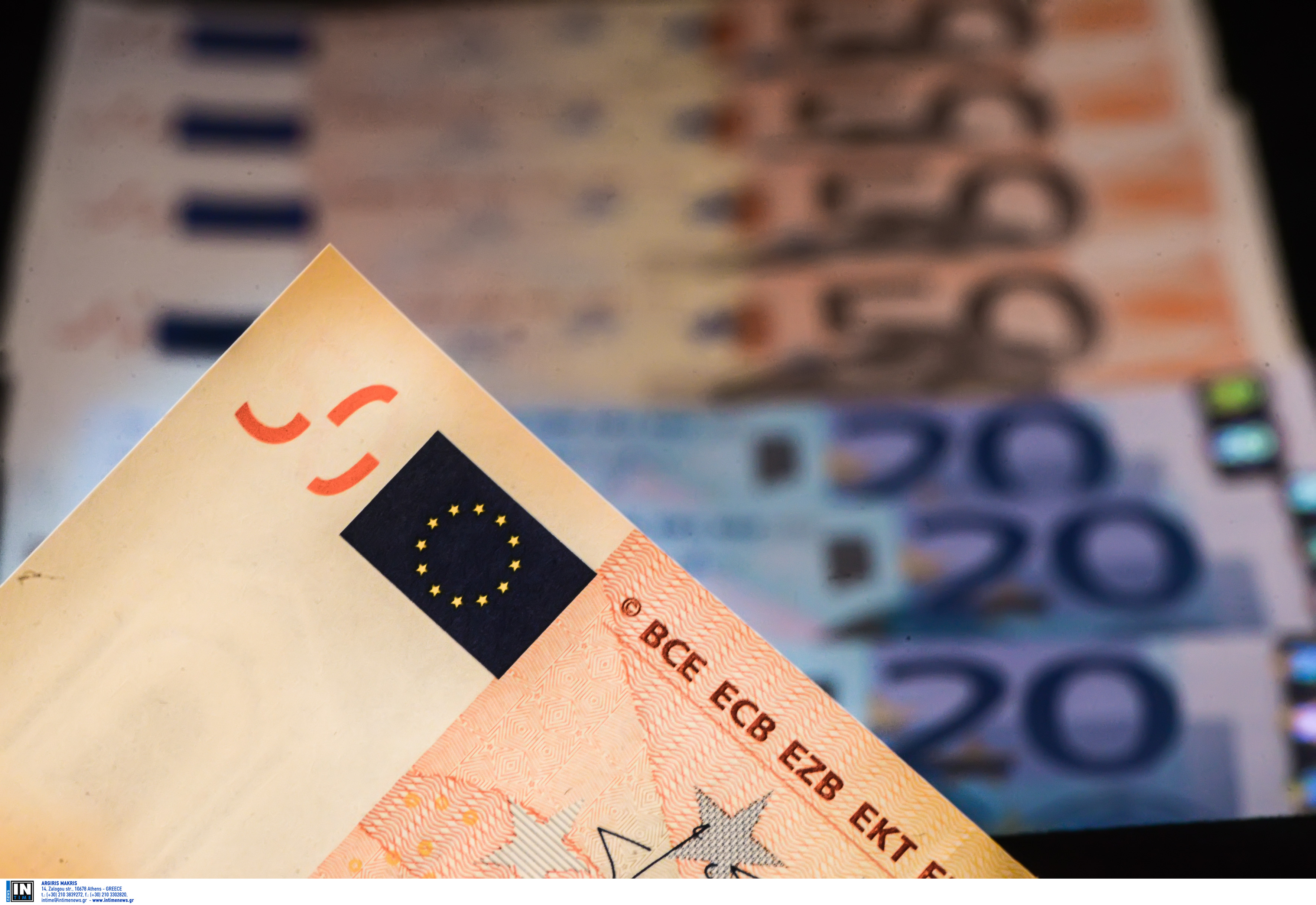 €12 δισ. ο λογαριασμός για την παραμονή στο ευρώ