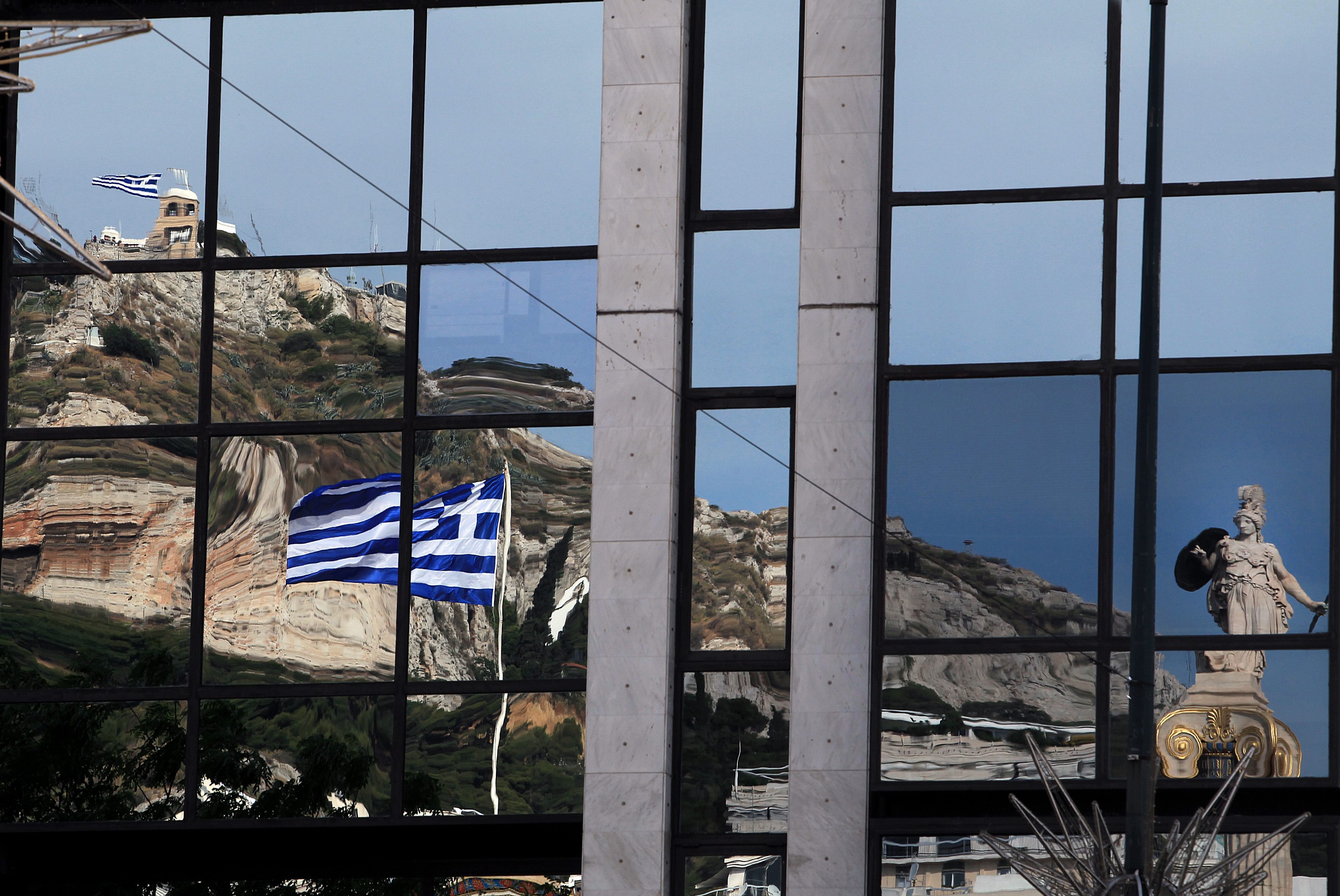 FT: Οι Ελληνες επέλεξαν την φτώχεια, αφήστε τους στον δρόμο τους
