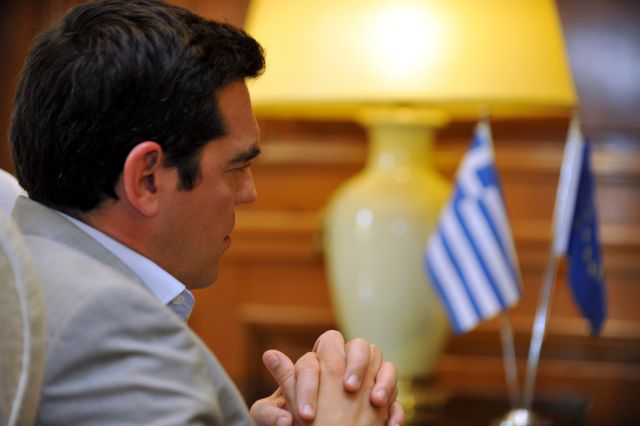 Αποκλείει η κυβέρνηση νέα μείωση σε συντάξεις και μισθούς