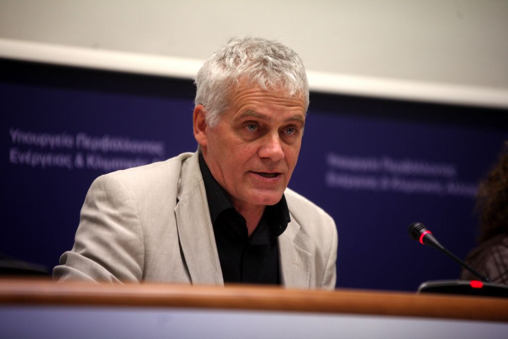 Παγώνουν οι διαγωνισμοί για τα έργα διαχείρισης απορριμμάτων