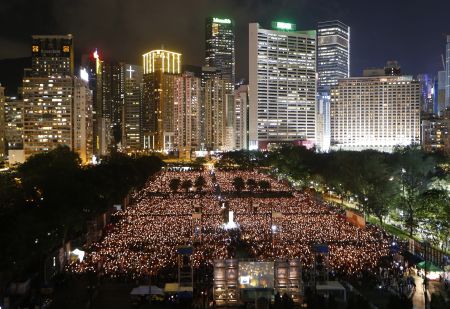 Χονγκ Κονγκ: Χιλιάδες κόσμου για την επέτειο της Τιενανμέν