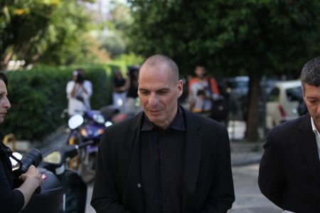 Βαρουφάκης: Έχουμε υπερβεί πολλές κόκκινες γραμμές