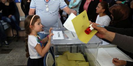 Τουρκία: Σενάρια για νέες εκλογές το φθινόπωρο