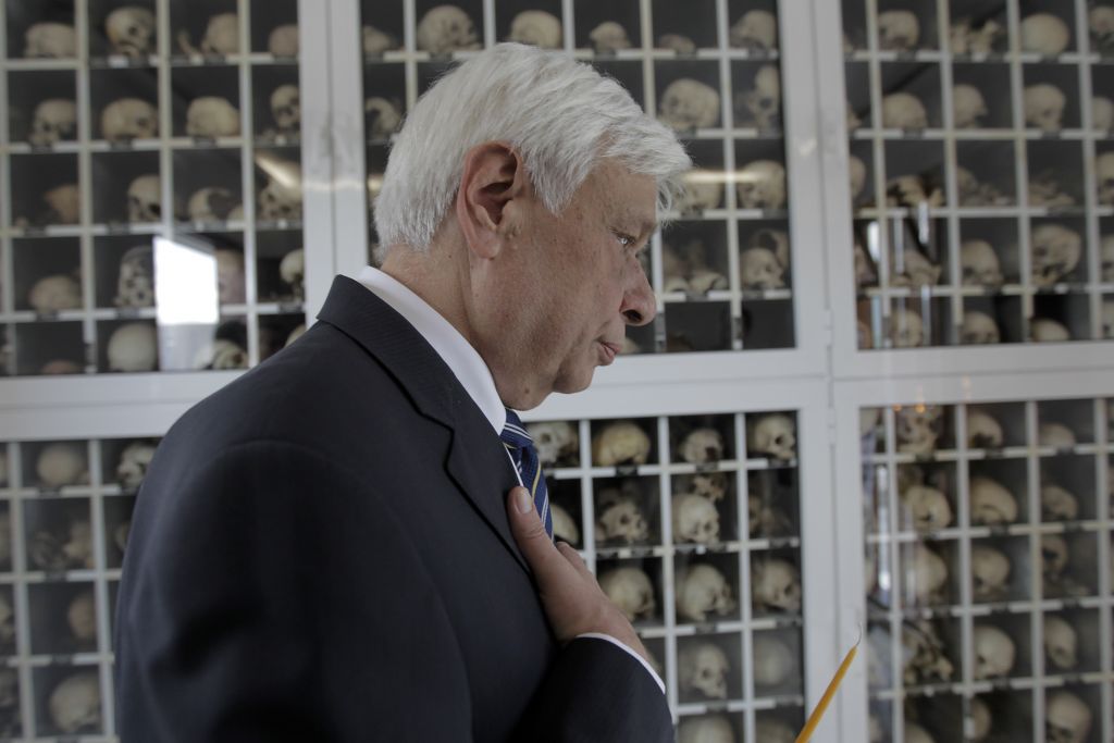 Παυλόπουλος: Δικαστικά το θέμα των αποζημιώσεων για το Δίστομο