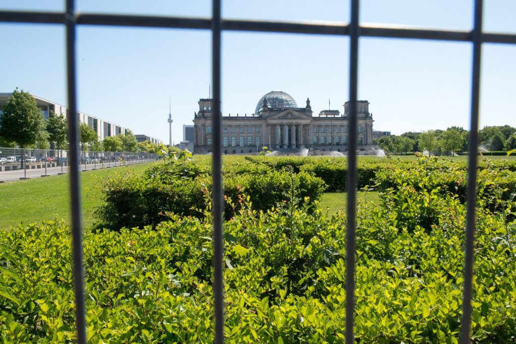 Το Βερολίνο πιέζει σε βαθμό ασφυξίας την Αθήνα