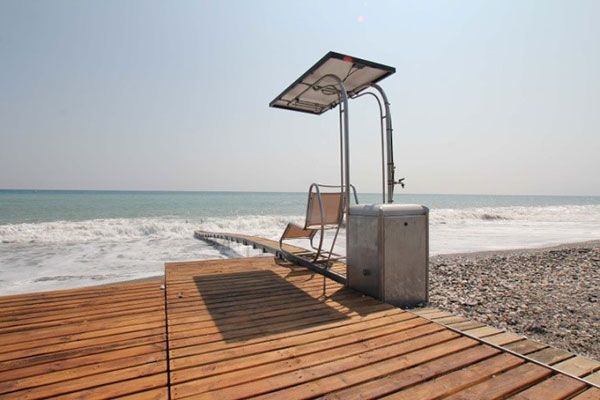 Ράμπες για ΑμΕΑ σε παραλίες στην Ανάβυσσο και το Λαγονήσι