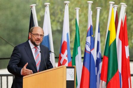 Σουλτς: «Είμαι εκνευρισμένος από τα παιχνιδάκια της κυβέρνησης Τσίπρα»