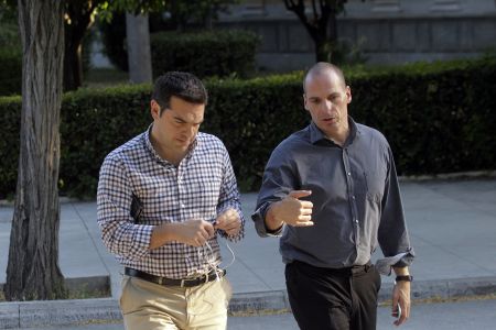 Τα 7 sms του Βαρουφάκη – Ο Αλ. Τσίπρας ήταν έτοιμος να δεχτεί το Grexit του Β. Σόιμπλε