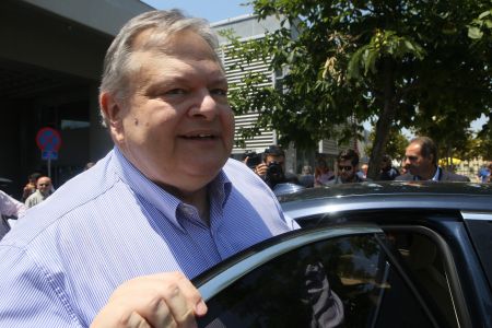 Βενιζέλος: Η επόμενη ημέρα χρειάζεται οικουμενική κυβέρνηση των δημοκρατικών δυνάμεων