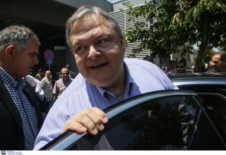 Βενιζέλος: Εγκλωβισμένος στη ρητορική της ρήξης ο Τσίπρας