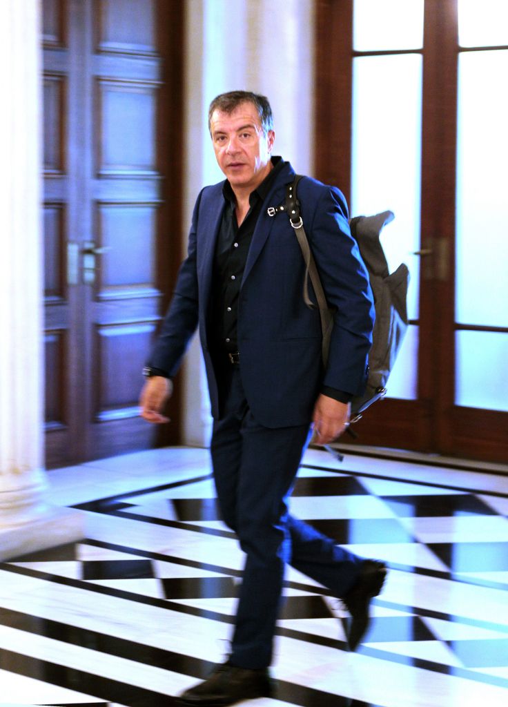Θεοδωράκης: «Να αντιμετωπίσουμε ενωμένοι το πρόβλημα της χώρας»
