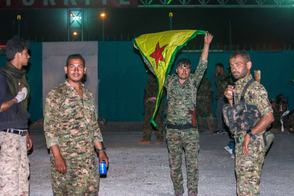 Oι Κούρδοι κατέλαβαν στρατιωτική βάση κοντά στην «πρωτεύουσα» της ISIS