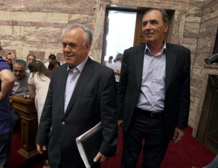 Τρεις ομάδες, τρεις στρατηγικές στη σκιά του Μνημονίου