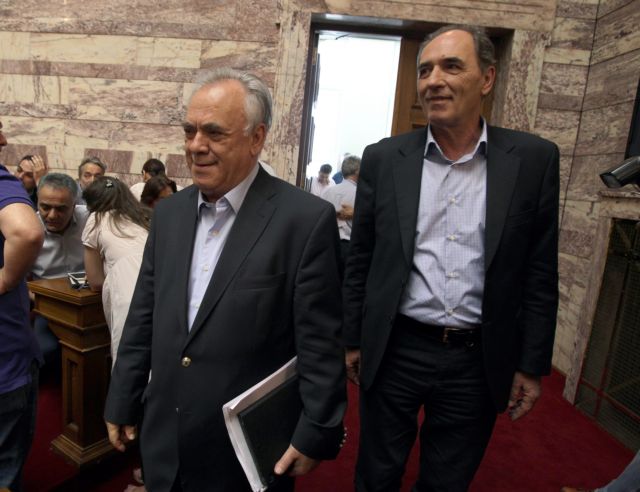 Τρεις ομάδες, τρεις στρατηγικές στη σκιά του Μνημονίου