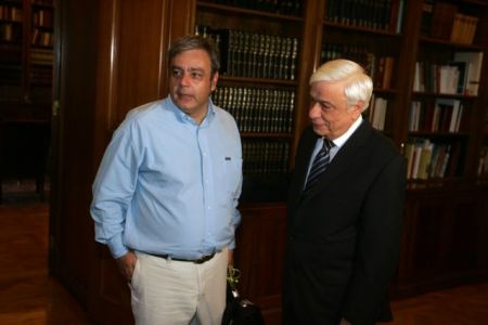 Κυβέρνηση: Μην ρωτάτε «ναι ή όχι στην Ευρώπη» στις δημοσκοπήσεις