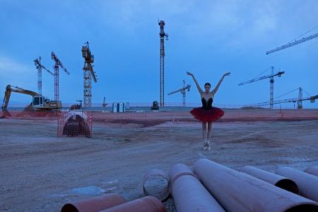 Χορεύοντας στο εργοτάξιο