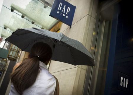 Η GAP κλείνει 175 καταστήματα