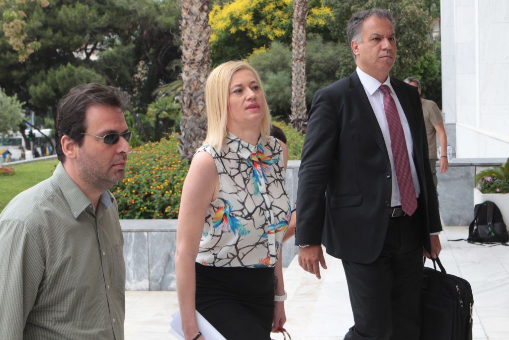 H Ραχήλ Μακρή κατέθεσε τη μηνυτήρια αναφορά κατά Στουρνάρα