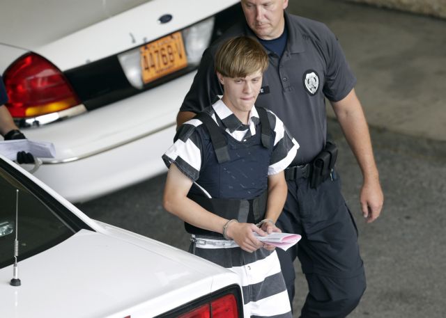 ΗΠΑ: ο δολοφόνος στο Τσάρλεστον ήταν ένας «απομονωμένος λευκός ρατσιστής»