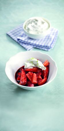 Φράουλες με κρέμα γιαουρτιού και λευκής σοκολάτας