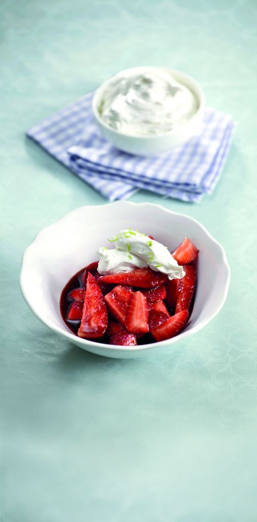 Φράουλες με κρέμα γιαουρτιού και λευκής σοκολάτας