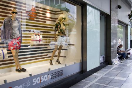 Άρωμα καλοκαιριού στις βιτρίνες των notosgalleries