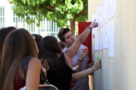Θεαματική πτώση των αριστούχων υποψηφίων στις πανελλαδικές 2015