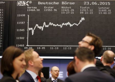 Κατακόρυφη πτώση στις αποδόσεις των ελληνικών ομολόγων